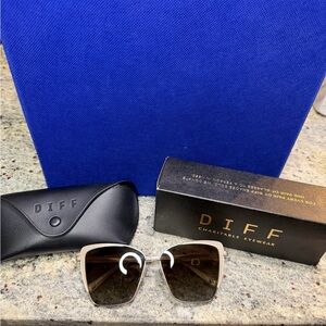Diff Eyewear Black and Gold Sunglasses